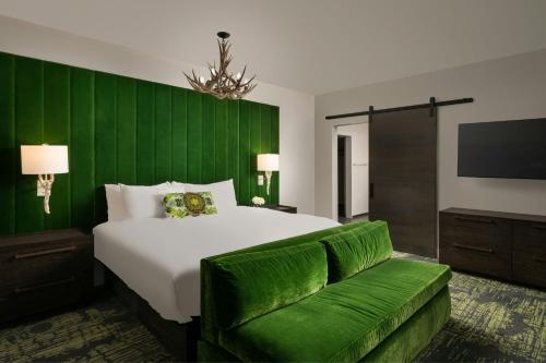 One-Bedroom Presidential Suite with Falls View