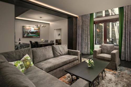 One-Bedroom Presidential Suite with Falls View