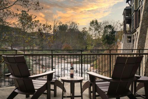 One-Bedroom Presidential Suite with Falls View