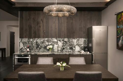 One-Bedroom Presidential Suite with Falls View