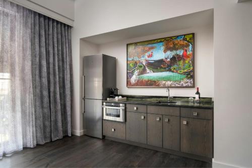 Liberty One-Bedroom Bi-Level King Loft with Sofa Bed