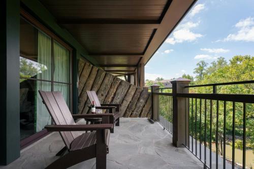 Corner Junior King Suite with Falls View