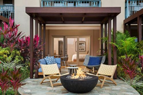 Deluxe King Room with Fire Lanai Ocean View