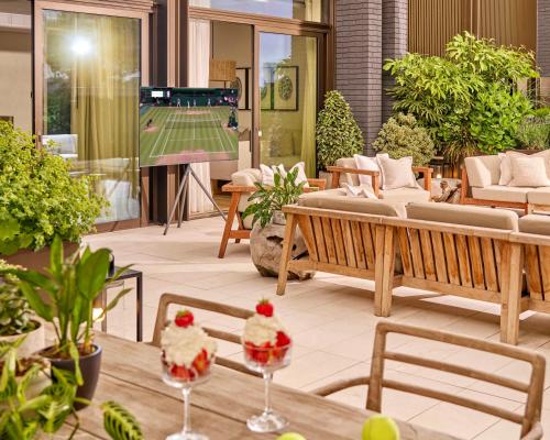 Suite with Garden View
