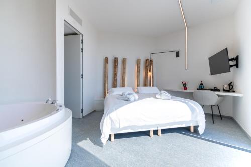 Queen Room with Spa Bath