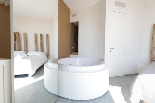 Queen Room with Spa Bath