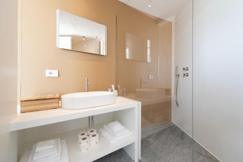 Queen Room with Spa Bath