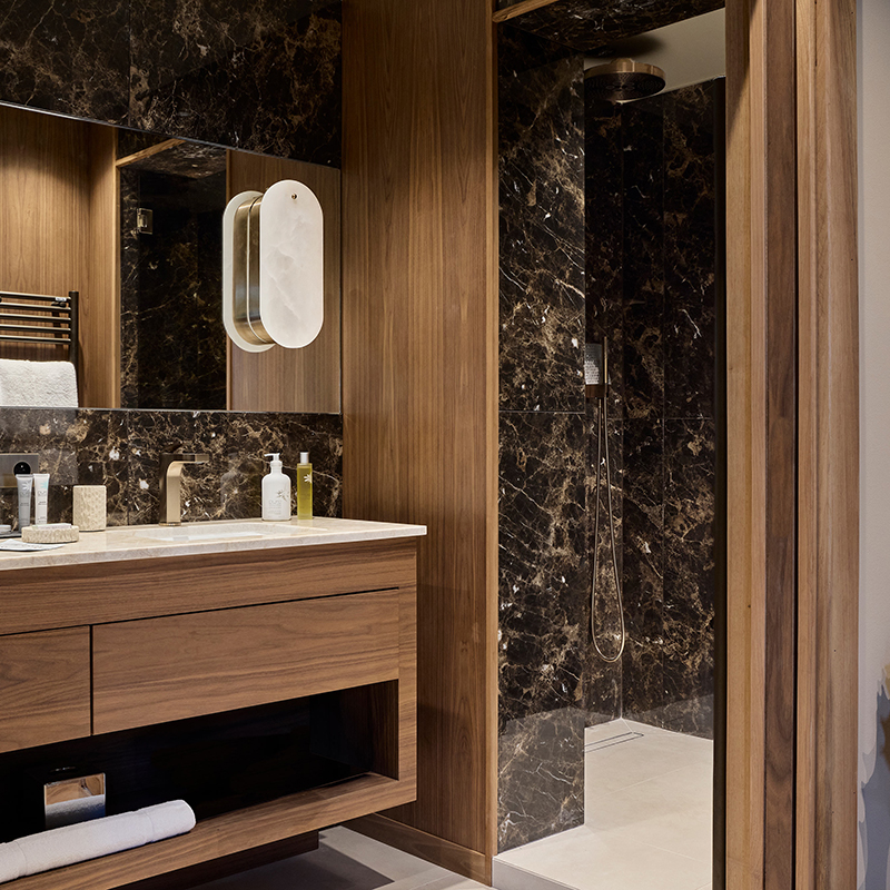 EXECUTIVE SUITE WITH NORDIC BATH