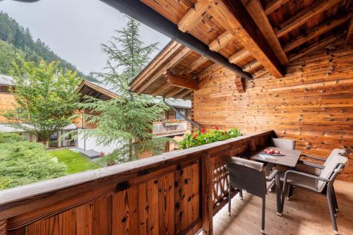 Classic Two-Bedroom Apartment with Balcony