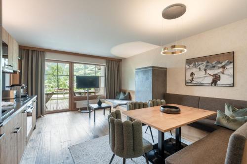 Premium Penthouse with Mountain View