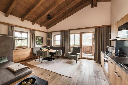 Deluxe Two-Bedroom Apartment with Sauna