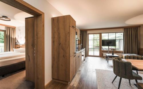 Comfort Two-Bedroom Apartment with Balcony