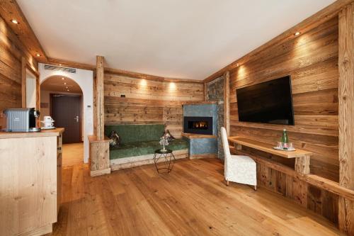 Suite with Mountain View