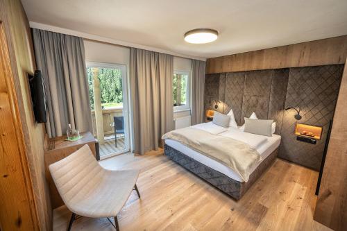 Classic Double Room with Balcony and Mountain View