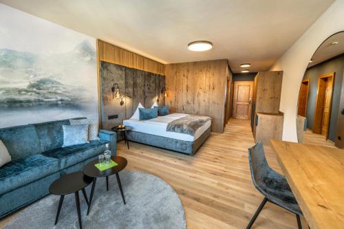 Comfort Double Room with Balcony and Mountain View