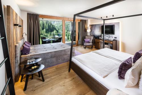 Suite with Loggia and Mountain View