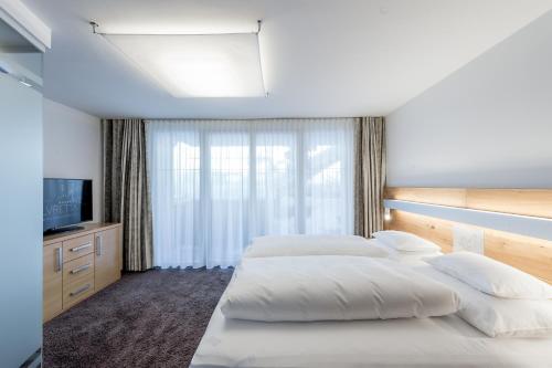 Apartment with Pool View (4 adults)