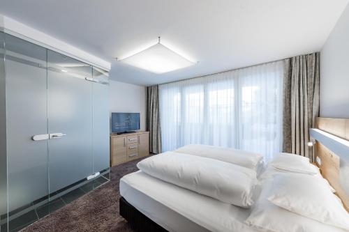 Apartment with Pool View (4 adults)
