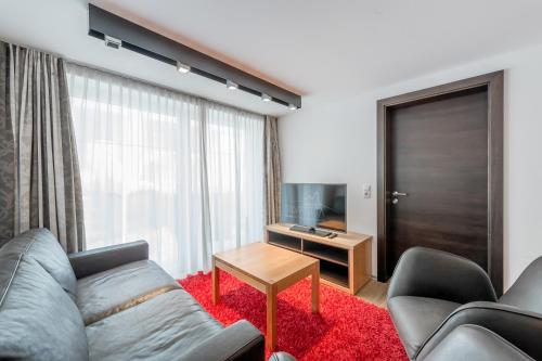 Apartment with Pool View (4 adults)