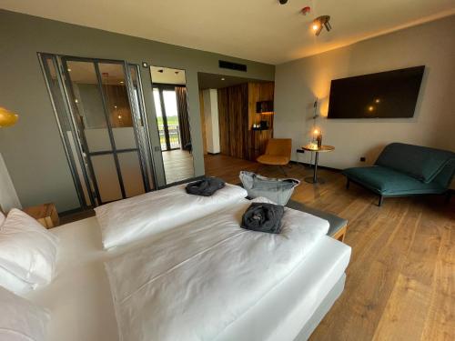 King Room with Roll in Shower - Disability Access