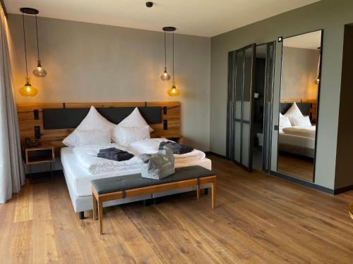 King Room with Roll in Shower - Disability Access