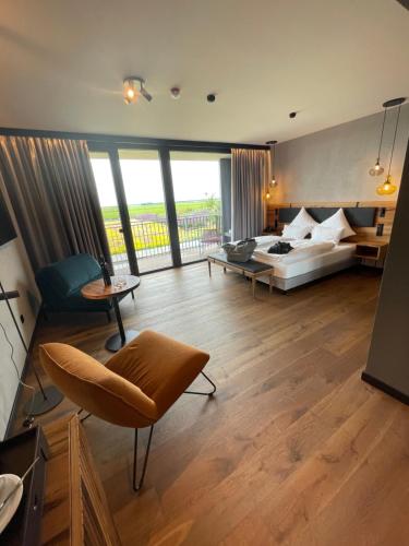 King Room with Roll in Shower - Disability Access