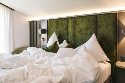 Double or Twin Room with Mountain View