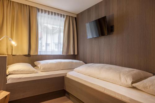 Deluxe Queen Suite