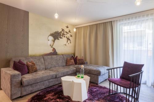 Deluxe Queen Suite
