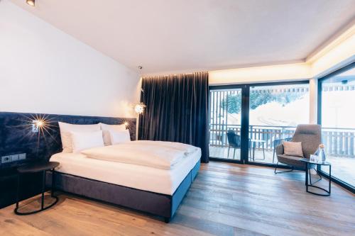 Queen Room with Balcony