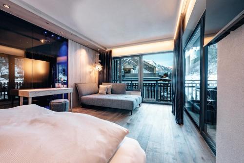 Queen Room with Balcony