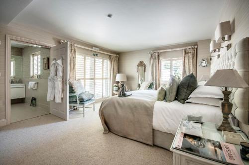 Lake House Classic Room