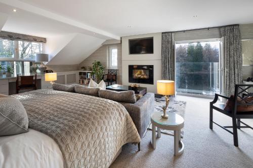 Lake House Master Room