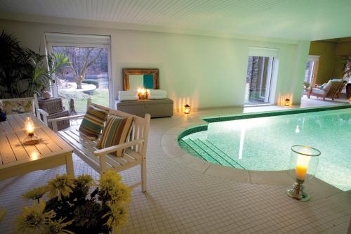 Lake House Master Room