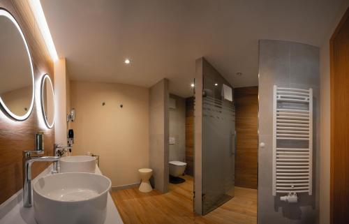Deluxe Queen Suite