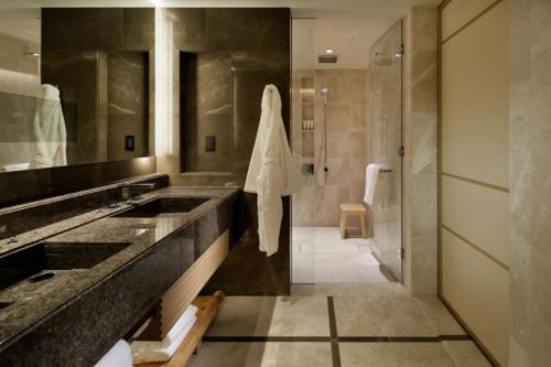 One Bedroom Premier Suite Twin Beds