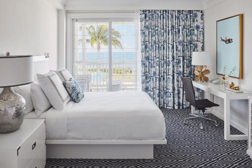 Oceanfront Veranda 1 Bedroom Queen Suite with Kitchenette	