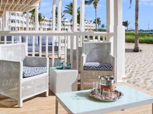 Oceanfront Veranda 1 Bedroom Queen Suite with Kitchenette	
