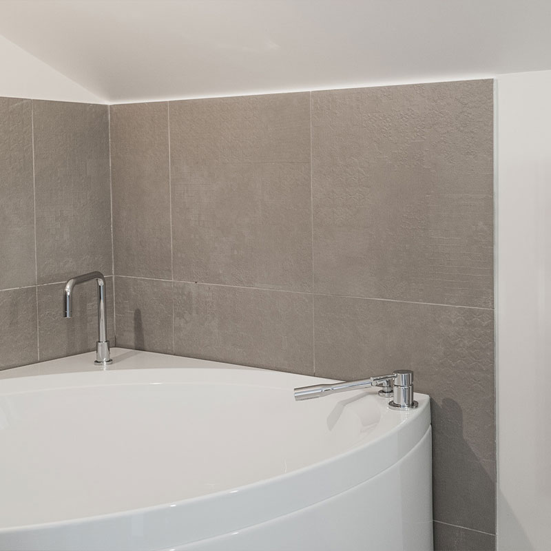 Superior room with whirlpool bath