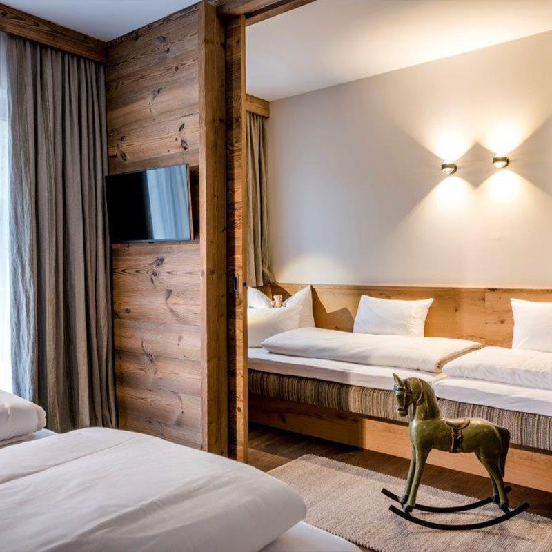 One-Bedroom Apartment with Mountain View