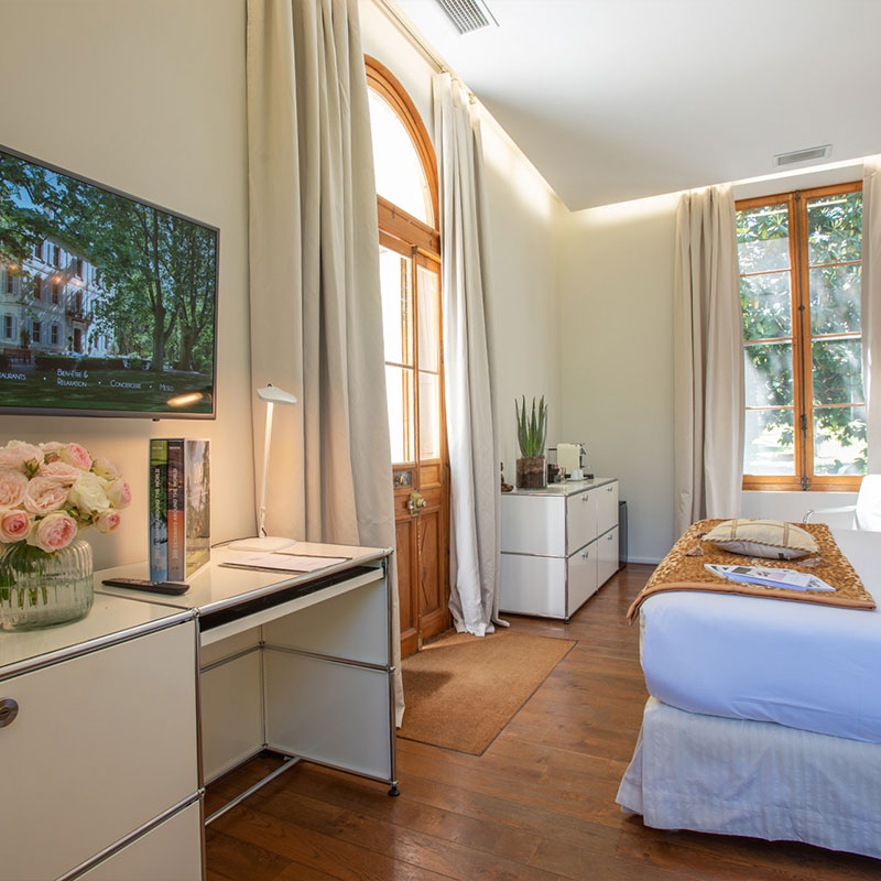 Le Perron - Little House in the Park