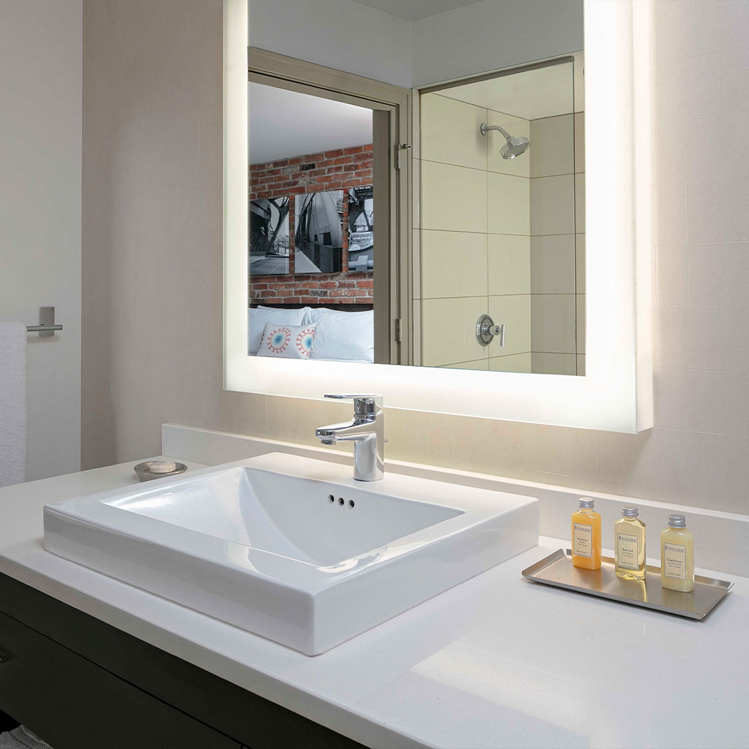 1 Bdrm Lasalle Ste - King - Hearing ADA