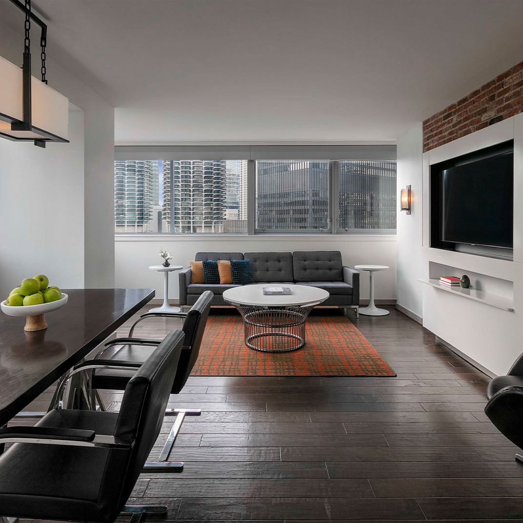 2 Bdrm Michigan Ste - King - Hearing ADA
