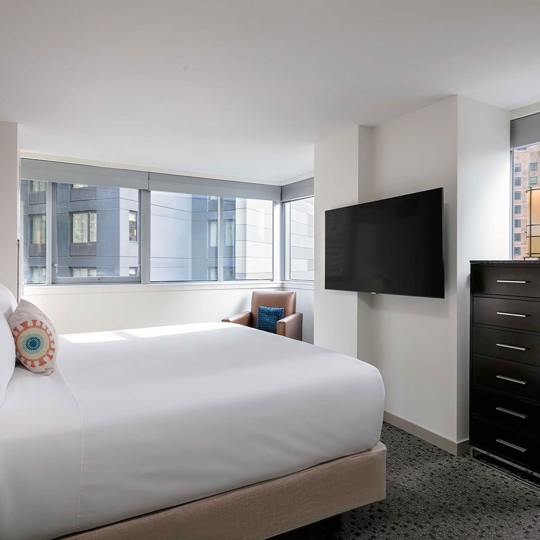 2 Bdrm Michigan Ste - King - Hearing ADA