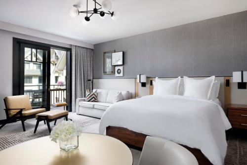 Peak Room King Bed