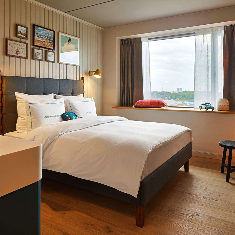 Medium Room