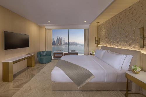 Luxe 1 Bedroom Suite– Complimentary Drinks 6-8 pm daily at The Penthouse