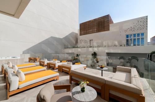 4 BED | Duplex w/Pool – Complimentary Drinks 6-8 pm daily at The Penthouse