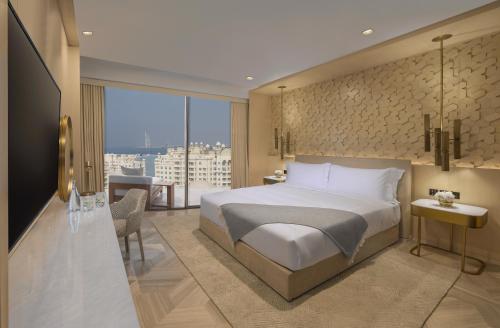 2 BED | Penthouse w/Pool – Complimentary Drinks 6-8 pm daily