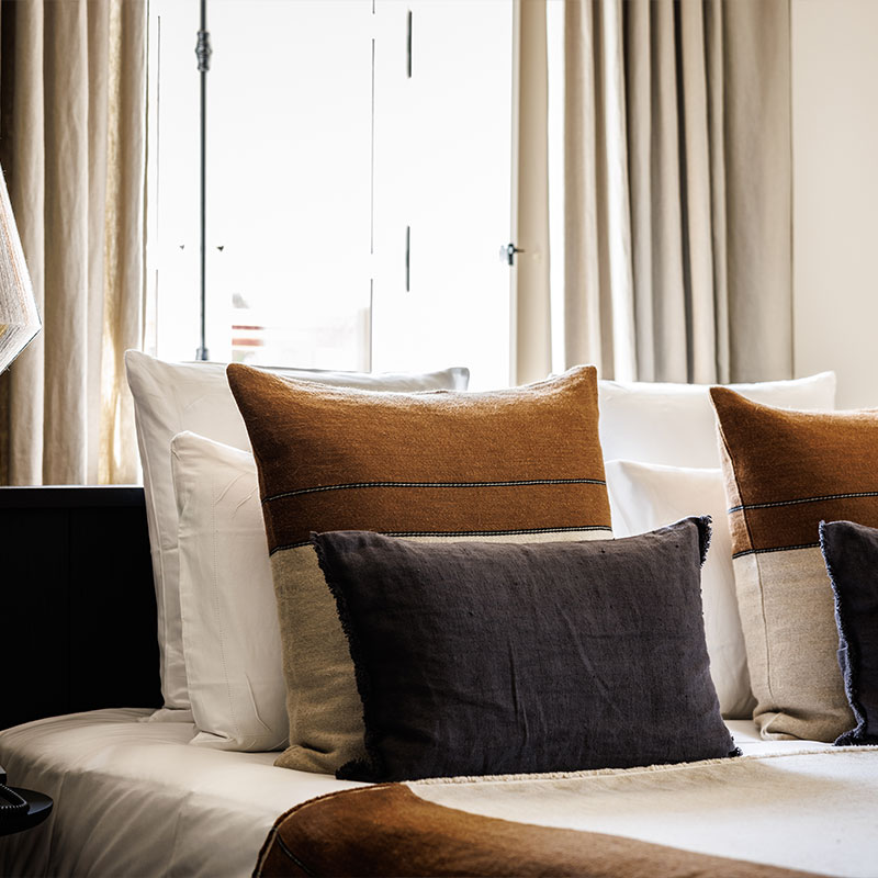 CLUB - Deluxe Room with park view